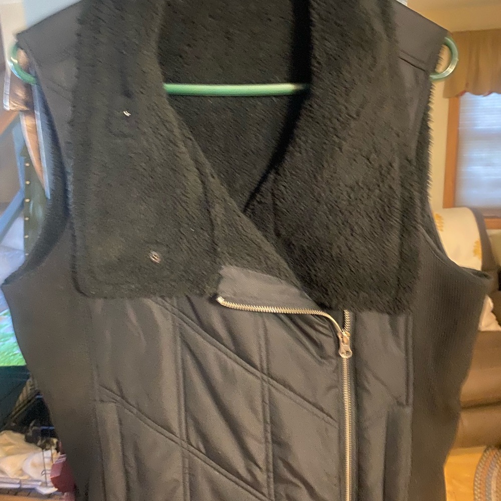 Women's LIV Outdoor Size M Black Sherpa Lined Vest